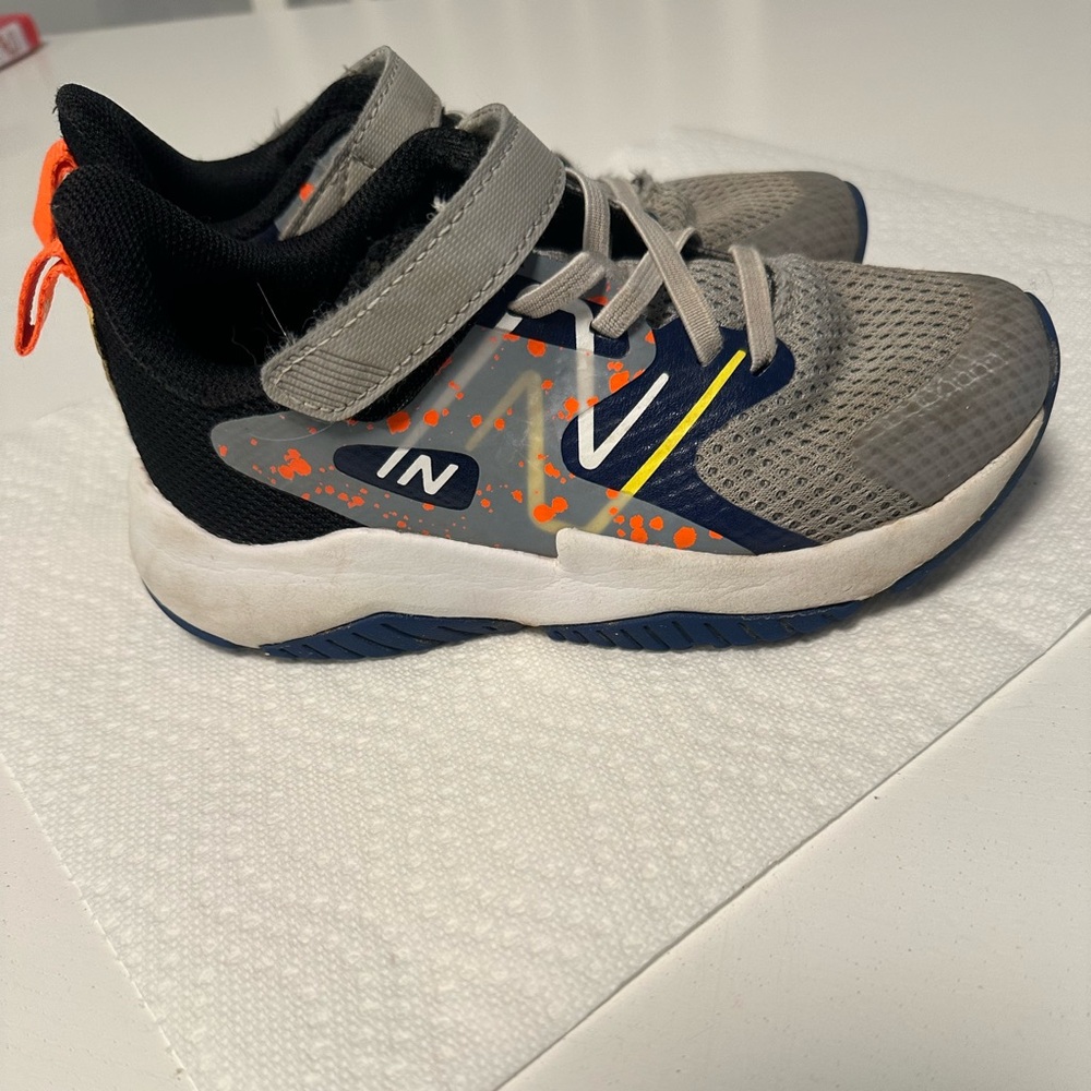 Wide size 12 boys new balance strap